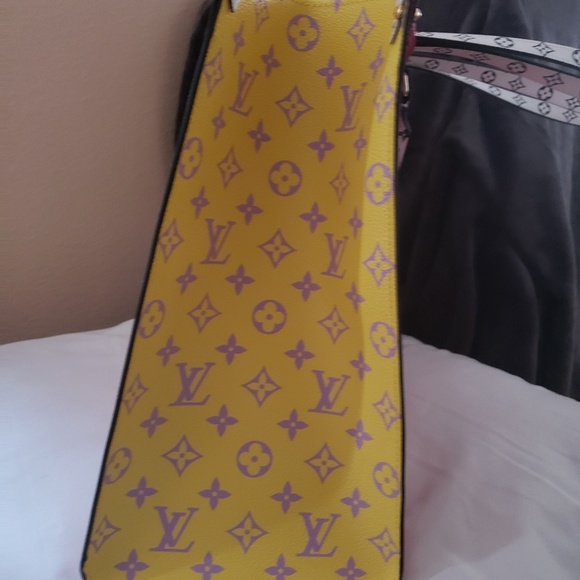 Louis Vuitton OnTheGo Giant Monogram - Picture 4 of 8
